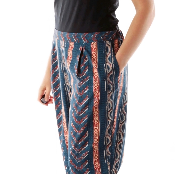 Lauren Ralph Lauren Dress Pants Red Navy Tribal Straight Leg Pull On sz 8 Petite - Picture 4 of 8